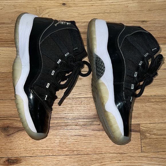 Jordan Retro 11 Jubilee Sneaker (Used) - Picture 4 of 11